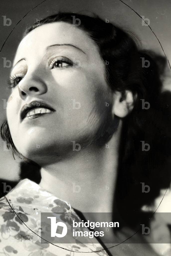 Portrait of the actress Mireille Perrey.