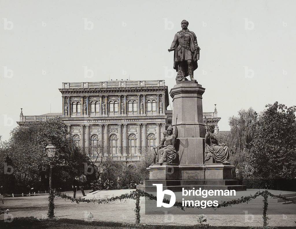 Statue of István Széchenyi in Budapest