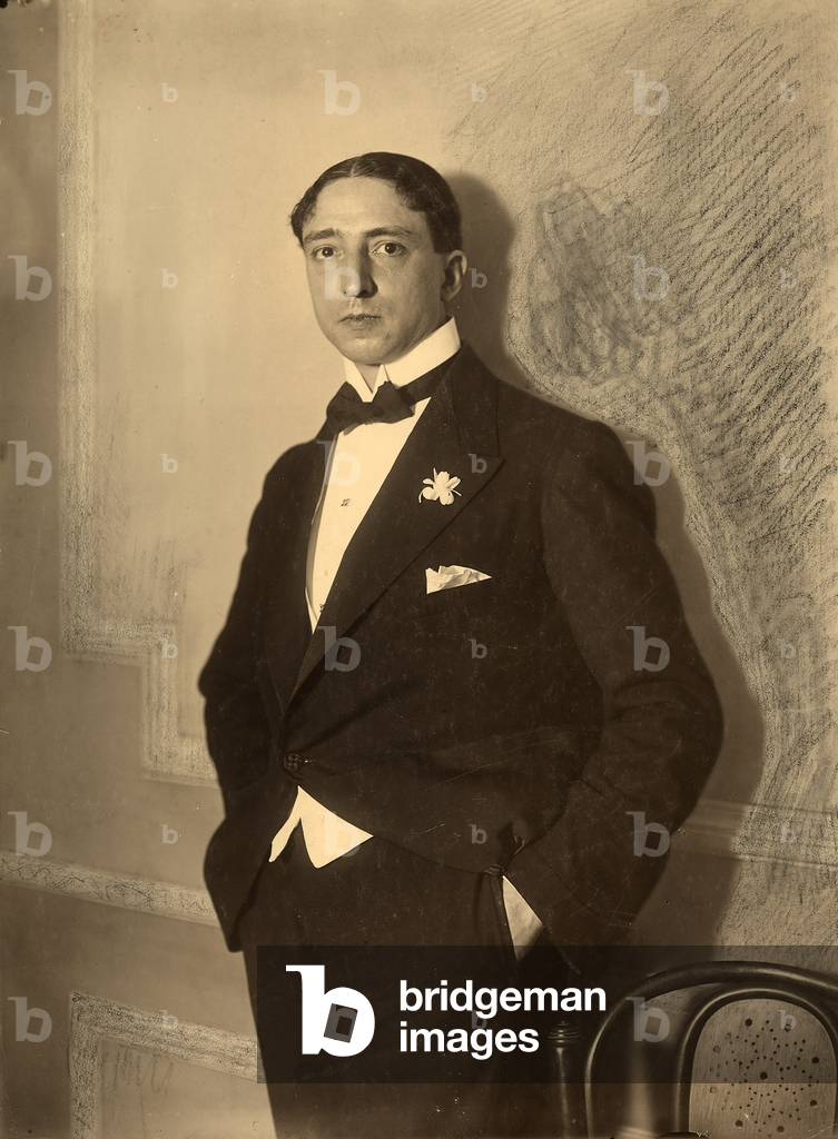 Portrait of the journalist, Luigi Barzini, in formal attire (b/w photo)
