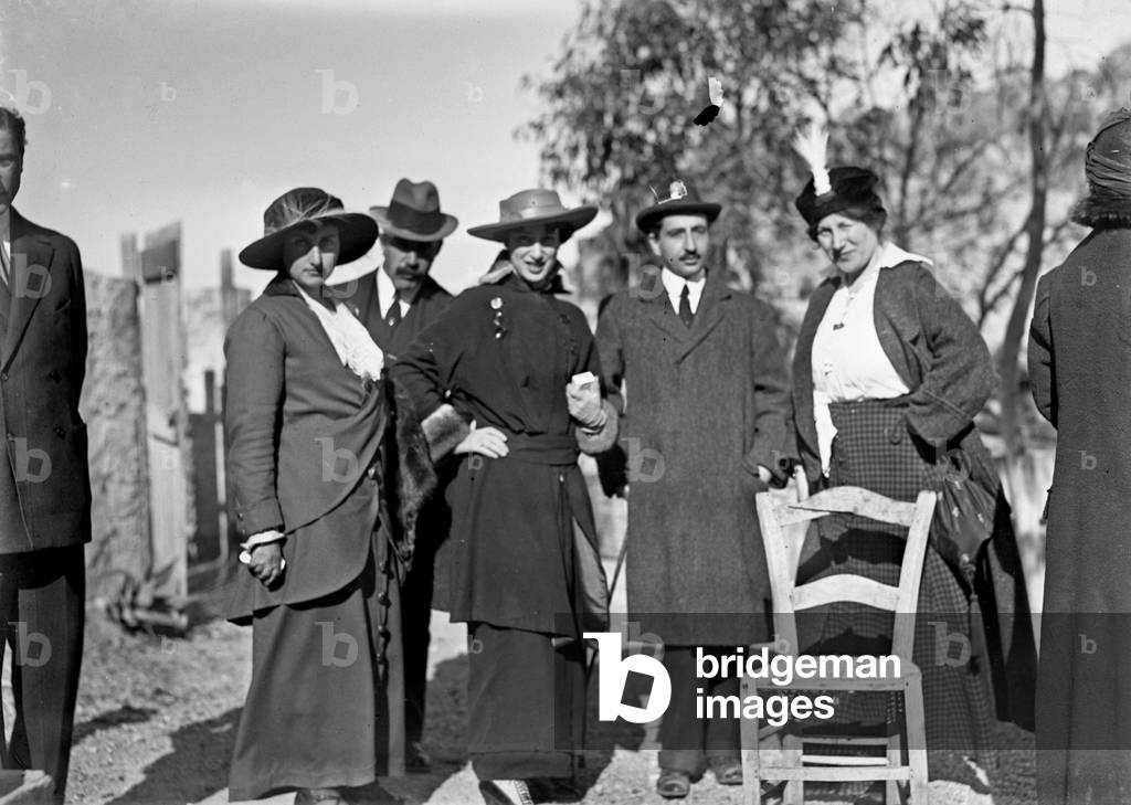 Portrait Group, 05/04/1915 (b/w photo)