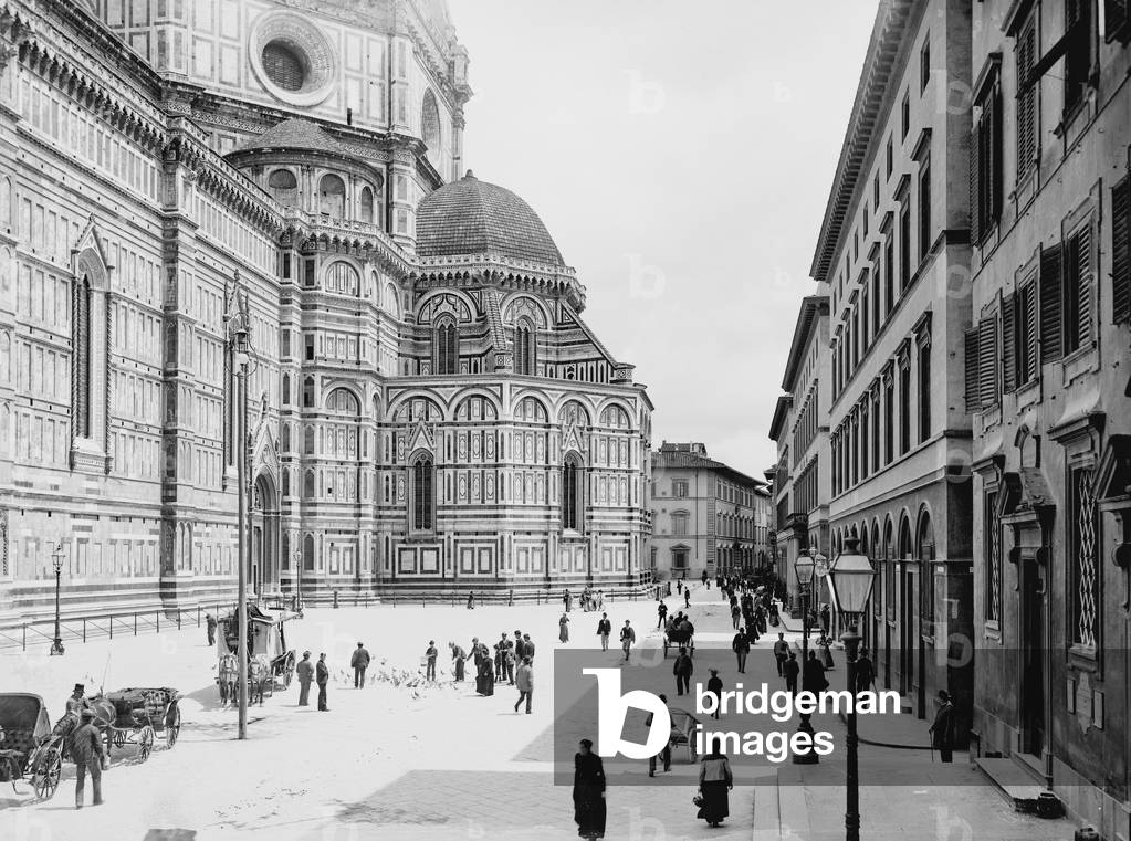 Passers-by and carriages in Piazza Duomo, Florence