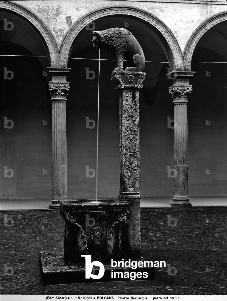 The well in the courtyard of Palazzo Bevilacqua, Bologna
