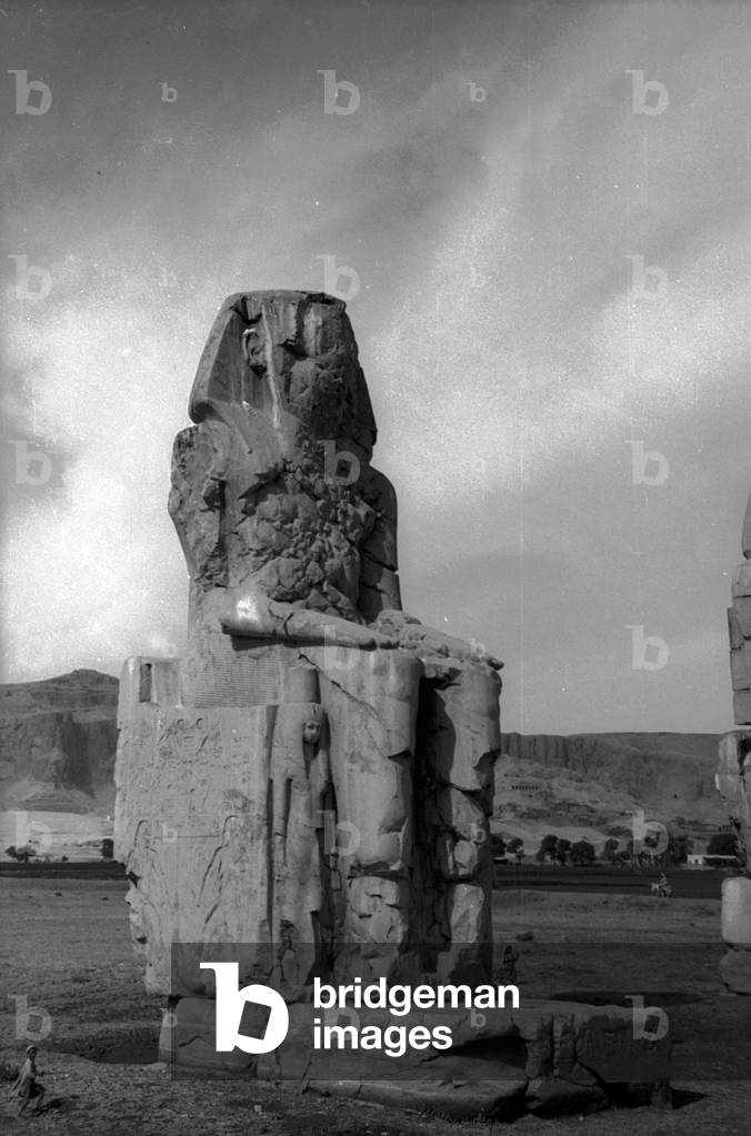 Colossi of Memnon (1350 BC): giant statues near the Valley of the Kings, Thebes (ancient Luxor)