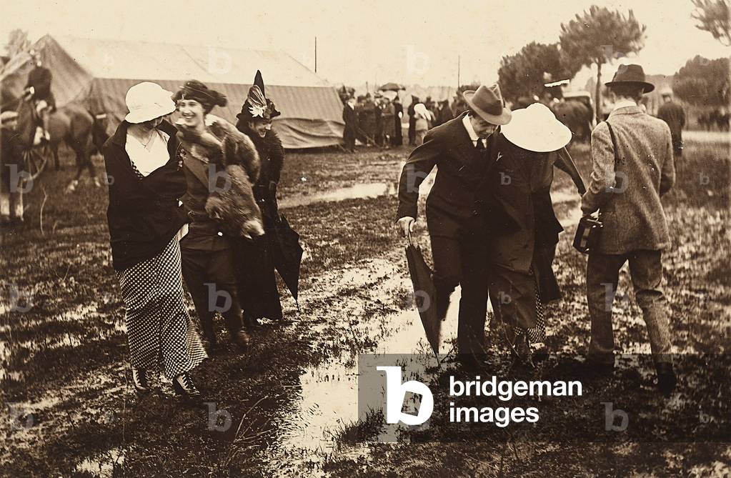 Guests at the festivities of a fox hunt at Capannelle, near Rome, 22/02/1915 (b/w photo)