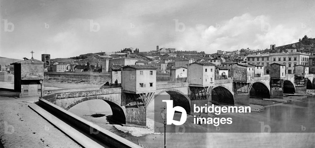 Ponte alle Grazie along the Arno with the cells of 