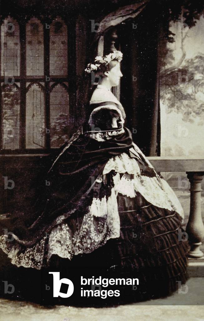 Full-length portrait of the duchess of Manchester in evening dress