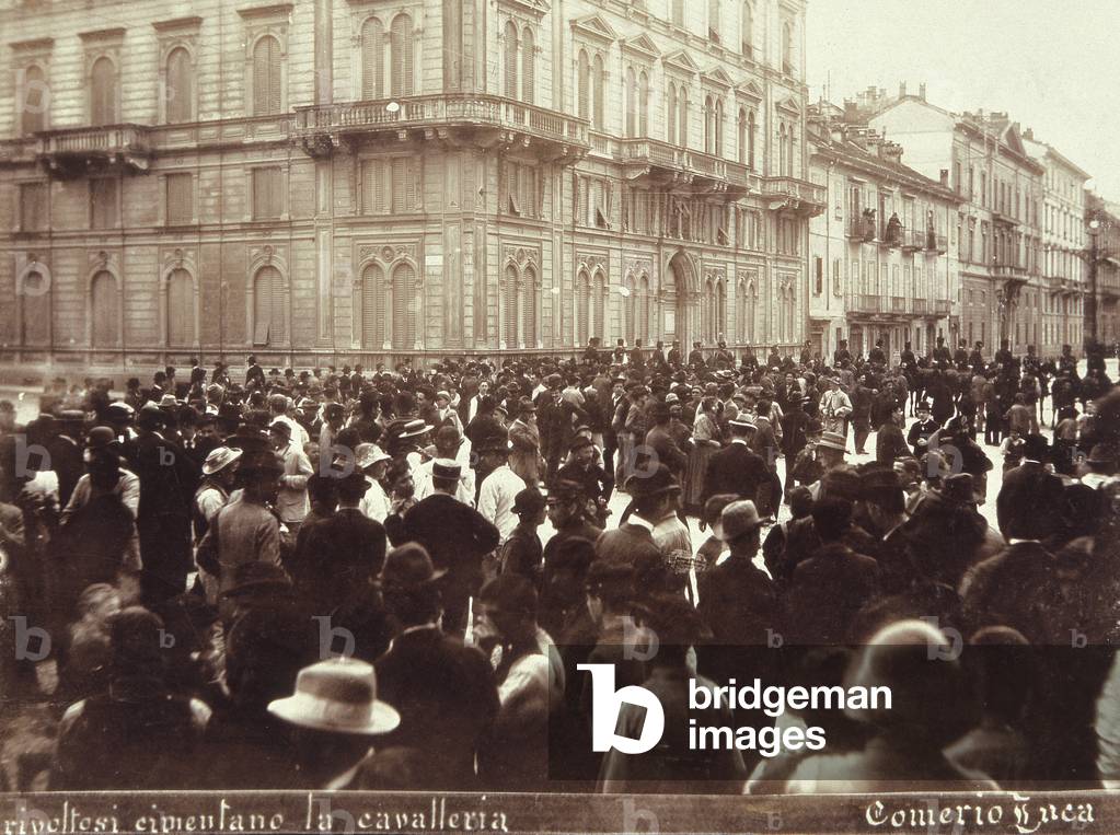 Citizens challenge the Cavalry of General Bava Beccaris, during the riots of Milan, 6th-9th May 1898 (photo)