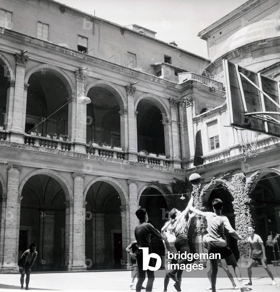 the courtyard of the Roman College, 1958