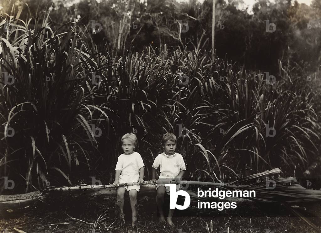 Immigration of the Italians to São Paulo, Brazil: photograph of two children, 1920-1930 (print on double-weight paper)