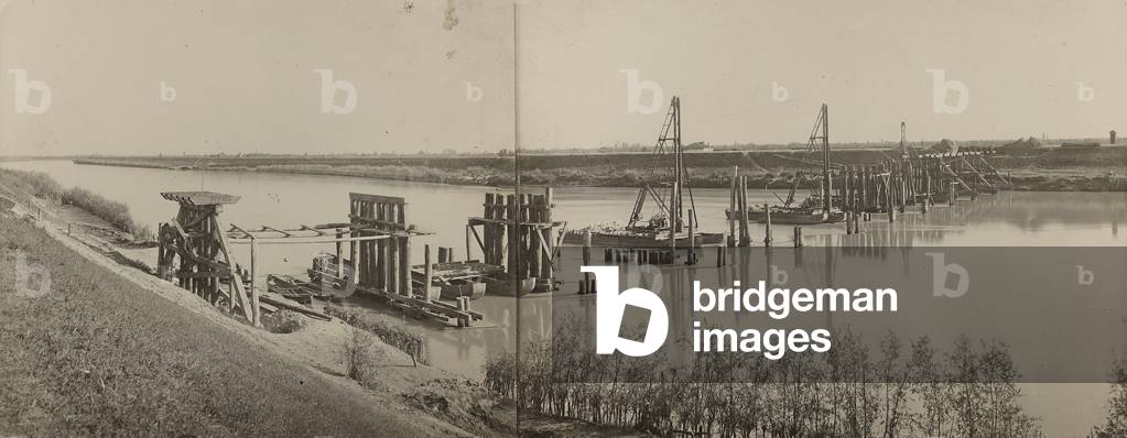 World War I: bridge under construction in Piacenza D'Adige, Padua, Italy (b/w photo)