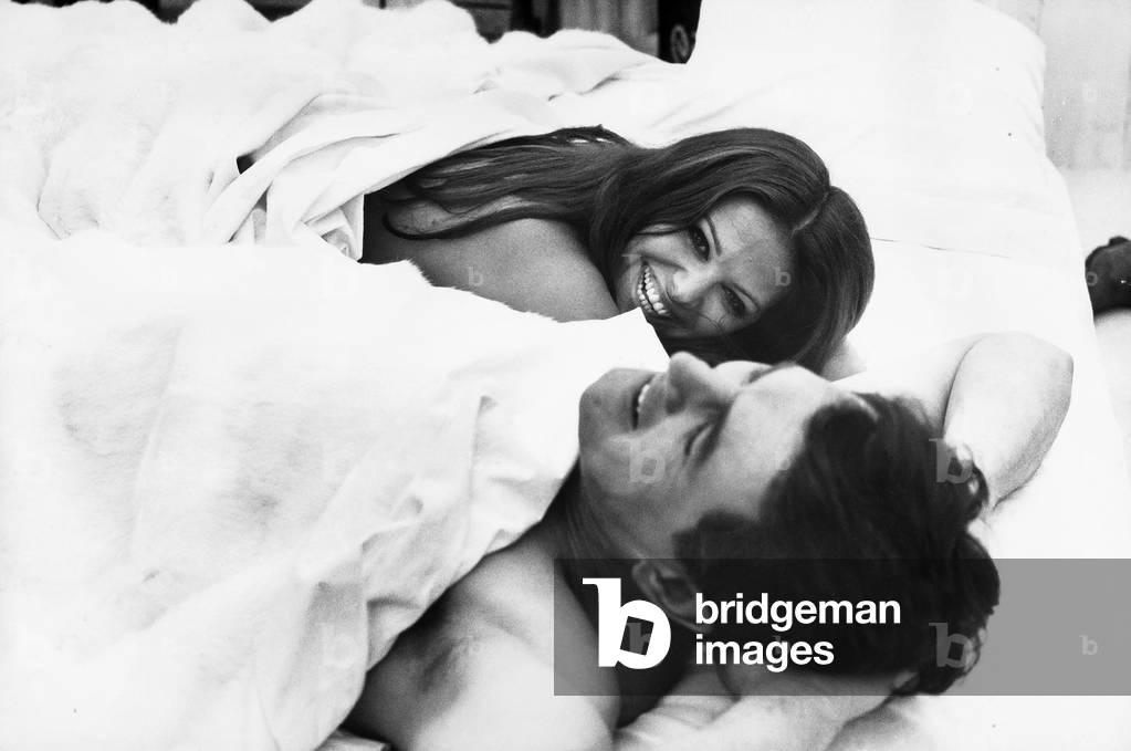 Still from a film with the actors Claudia Cardinale and Rock Hudson. The actors are showed lying in a bed.
