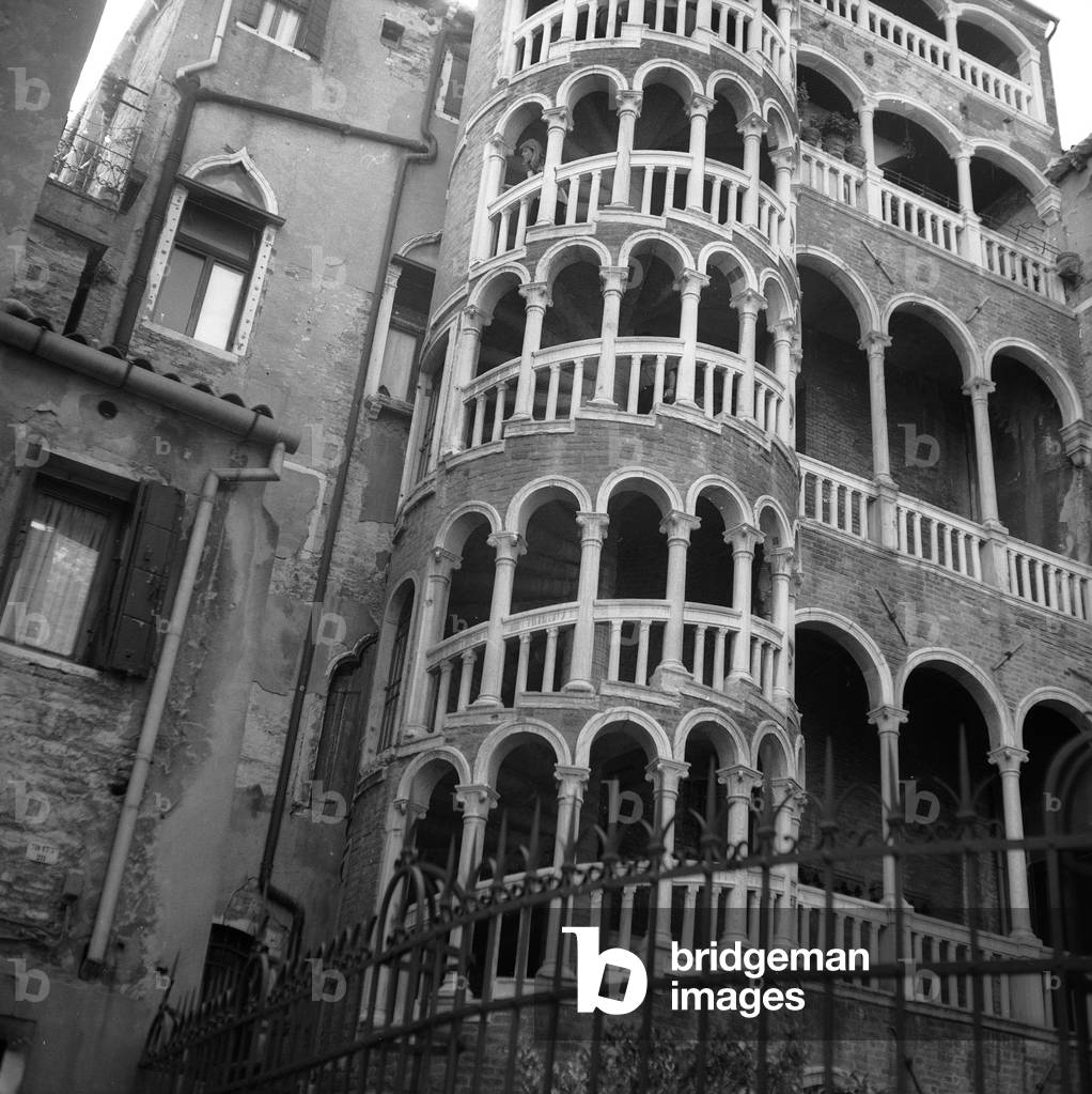 Palace of Venice (b/w photo)