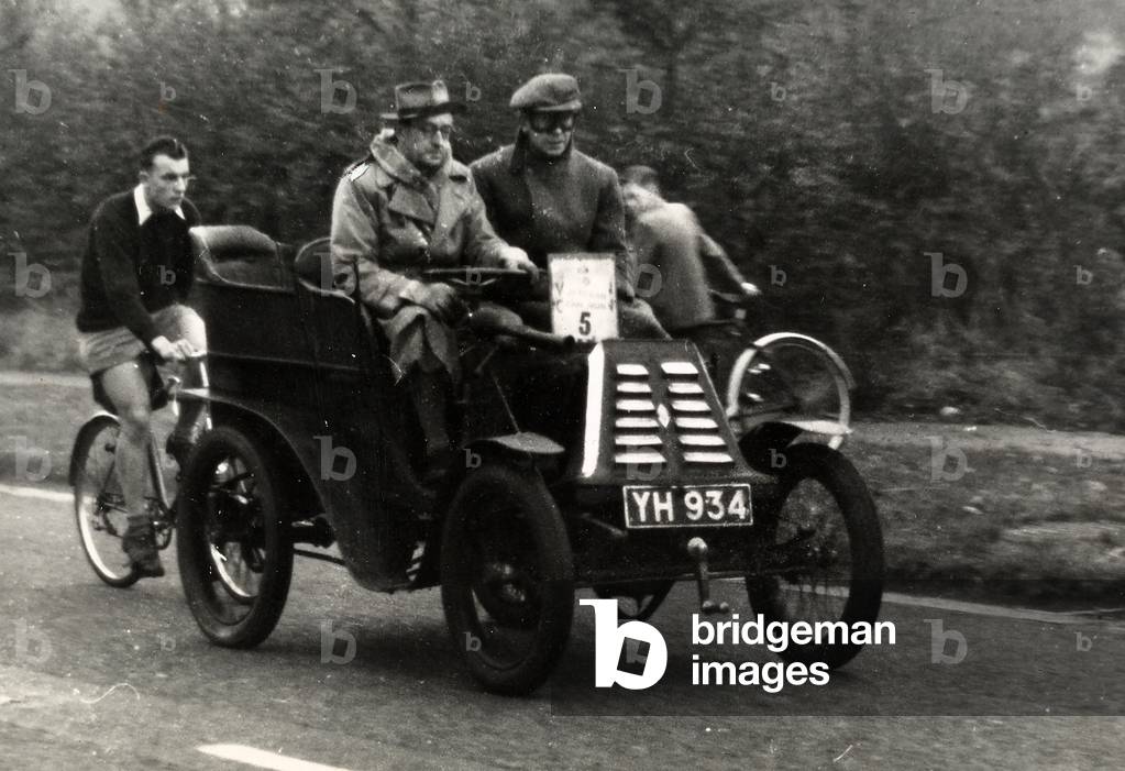 Antique race car, manufactured by 