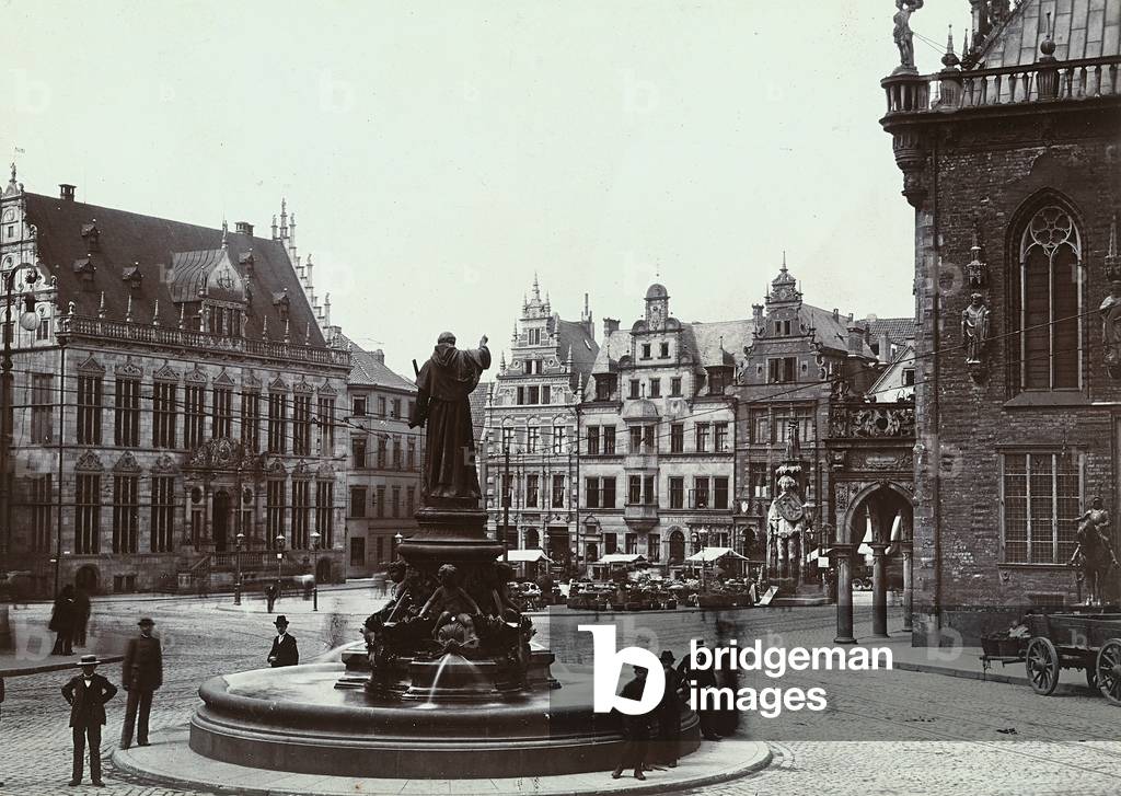The market and central square of Bremen. On the left, the town hall (Rathaus)