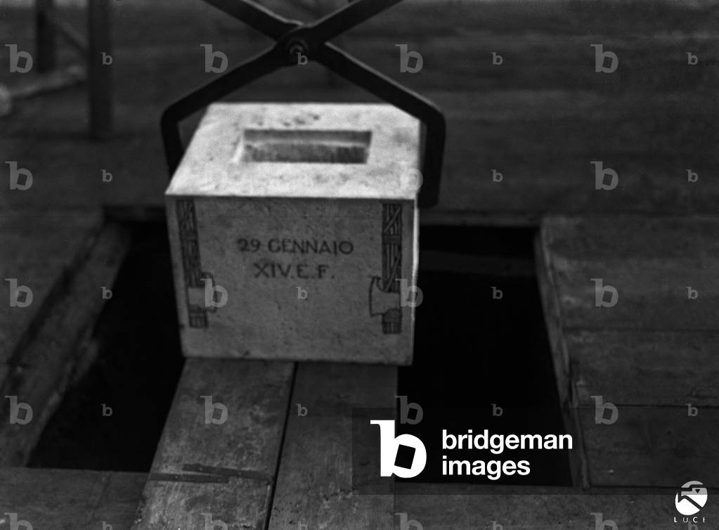 Placing of the cornerstone of Cinecittà in Rome. Ceremony held in the presence of Il Duce Benito Mussolini, 29/01/1936 (b/w photo)