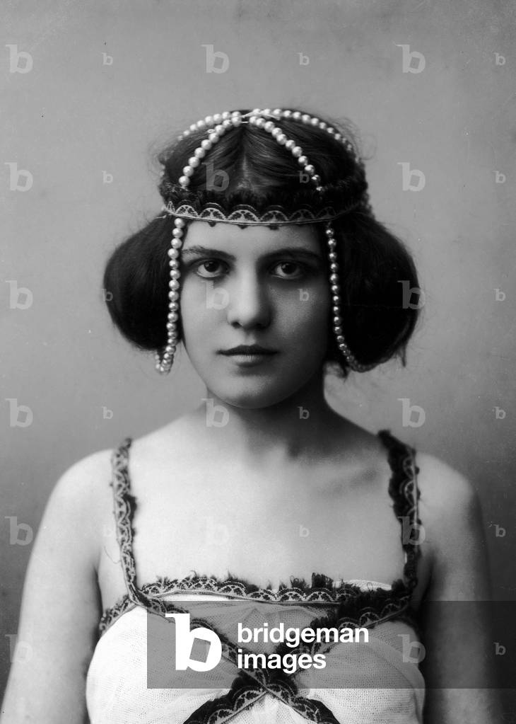 Portrait of a theatre actress, c.1900 (gelatin silver print)