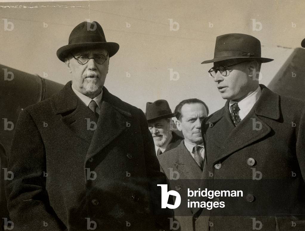 Bonomi visits Patriots: Bonomi and Italian Officials at Cassino, Frosinone, 15/03/1945 (b/w photo)