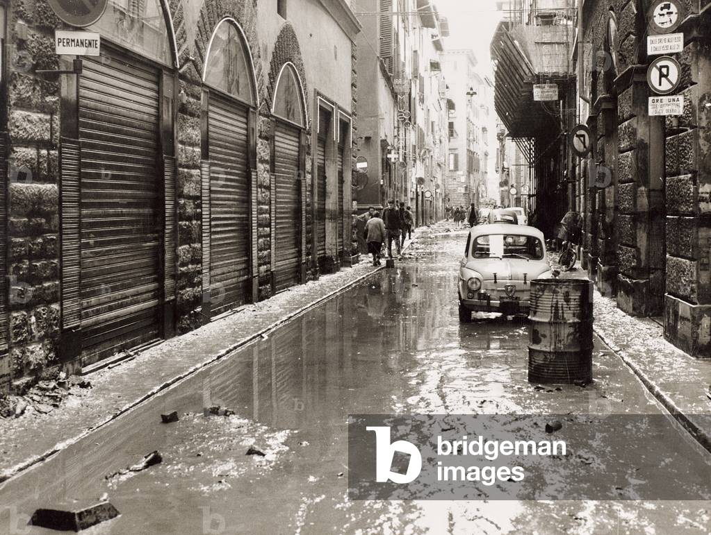 Florence flood of November 4, 1966: Via del Corso invaded by mud