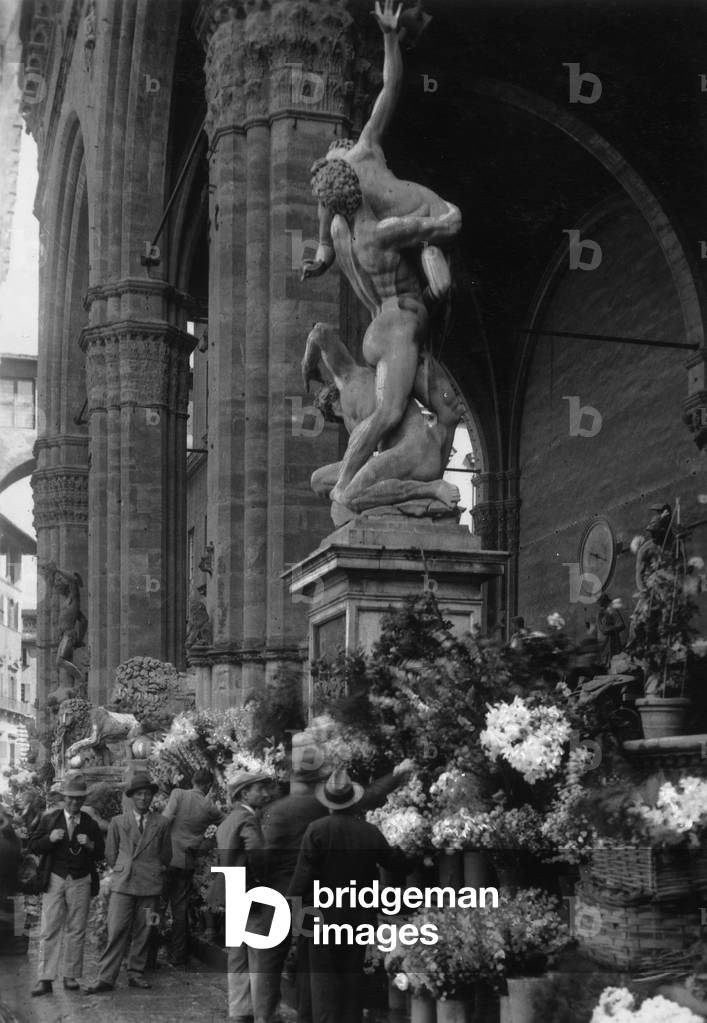 Flower sellers in the Loggia della Signoria or dei Lanzi, Florence