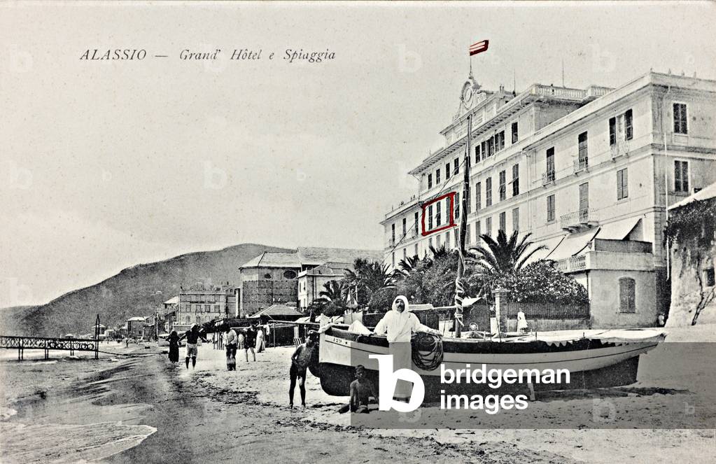 Animated view of the beach of Alassio with the Grand Hotel, postcard