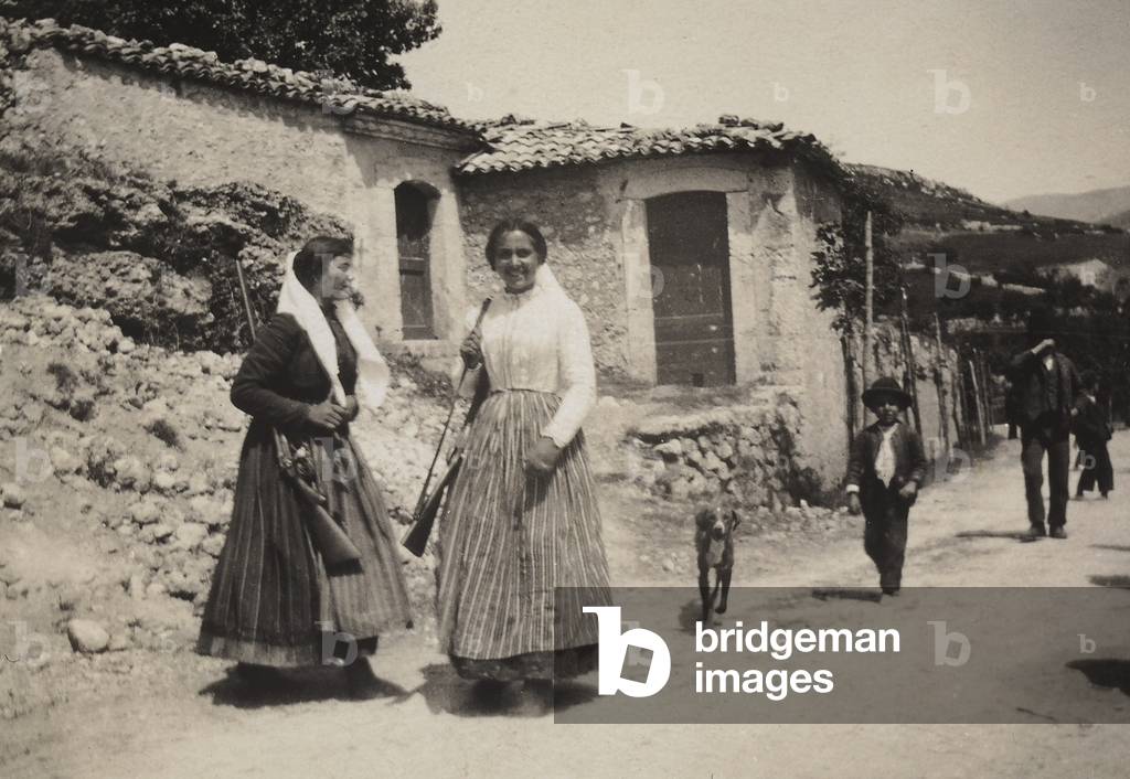 Two women with shotguns, 1908 (print on double-weight paper)