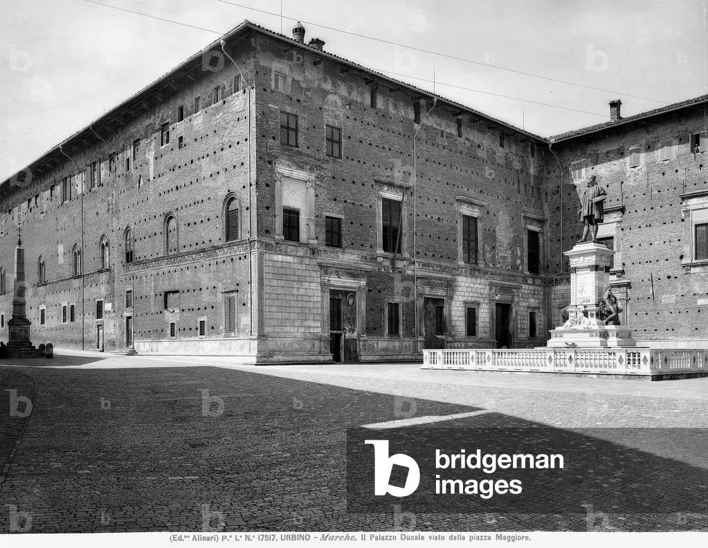 Partial view of the Ducal Palace of Urbino; on the right the Monument to Raffaello Sanzio is is visible (transferred to Piazzale Roma in 1947)