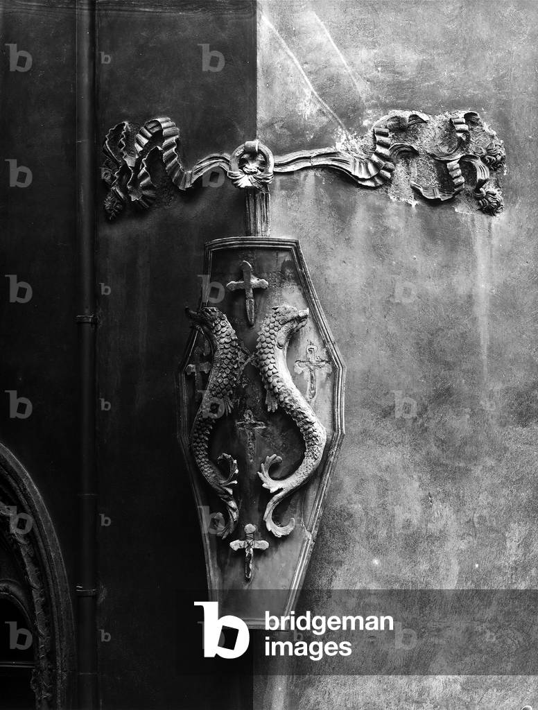 Coat of arms of the Pazzi family, on the Palazzo Quaratesi, formerly the Palazzo Pazzi, in Florence