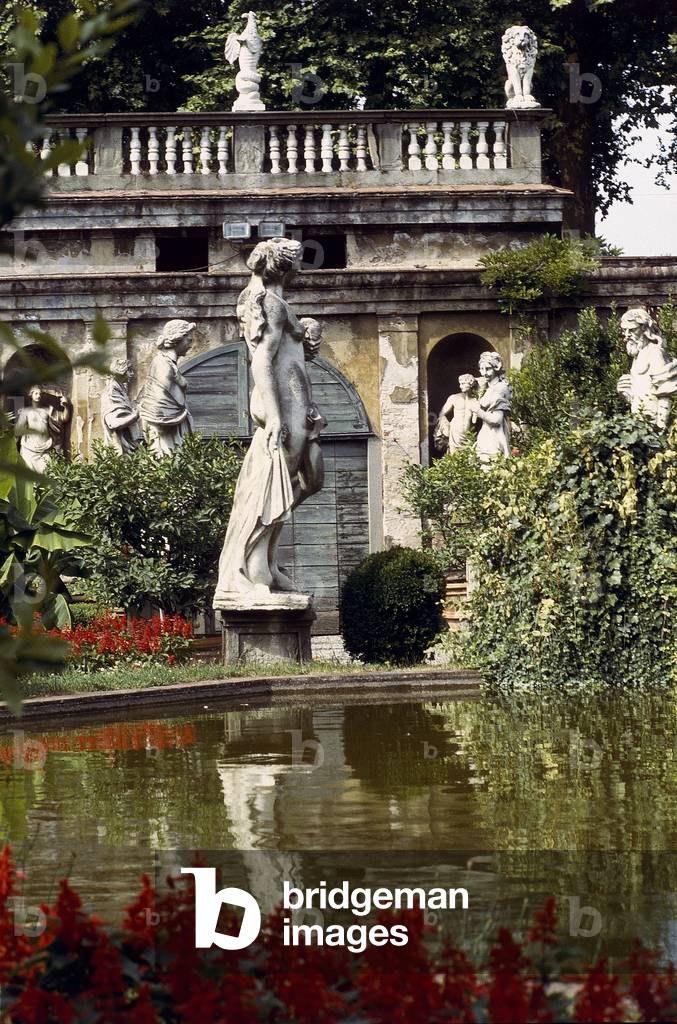 Gardens in Parma, Italy (photo)