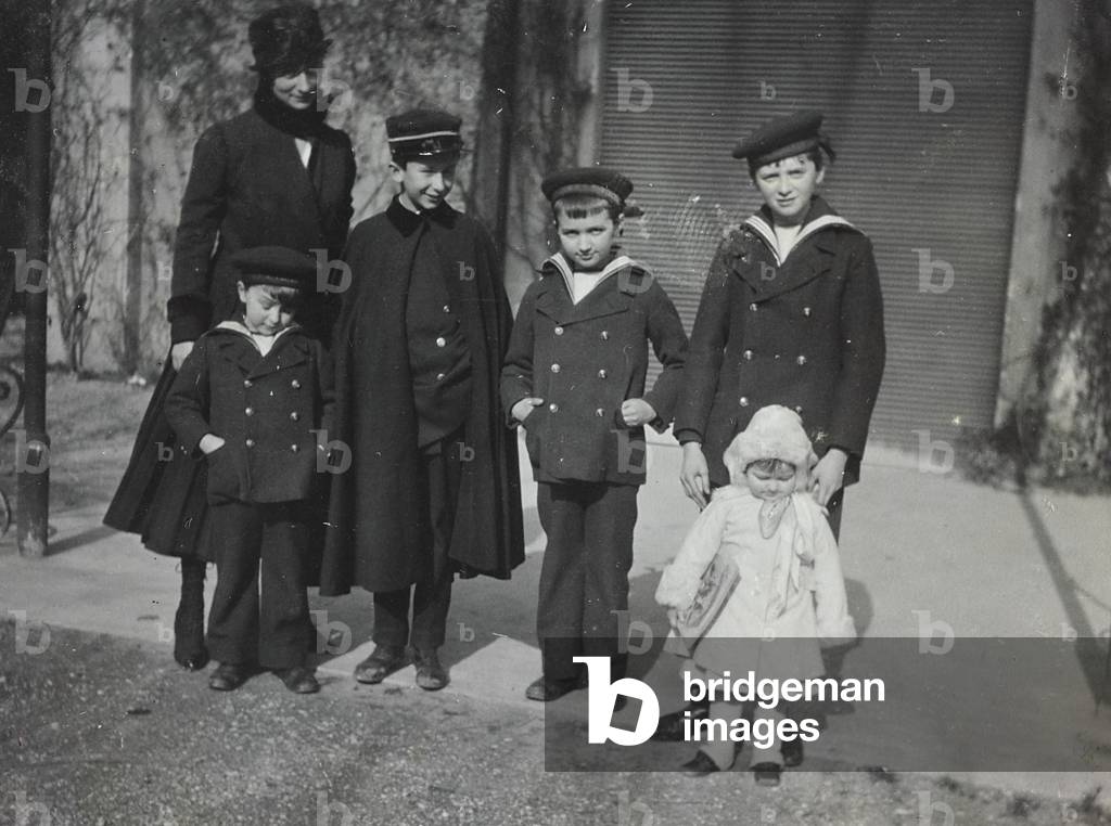 A woman photographed with a group of children (b/w photo)