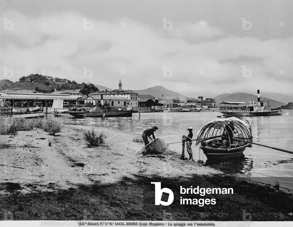 The beach of Arona with small port