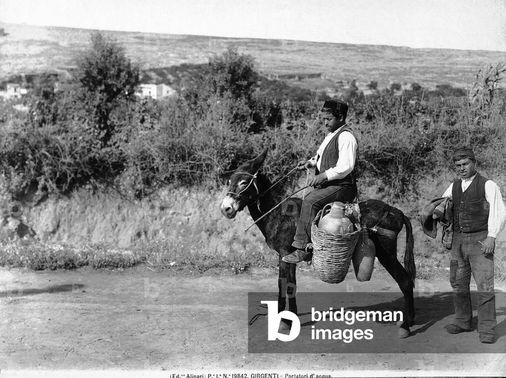 Portrait of two water bearers in the countryside of Agrigento