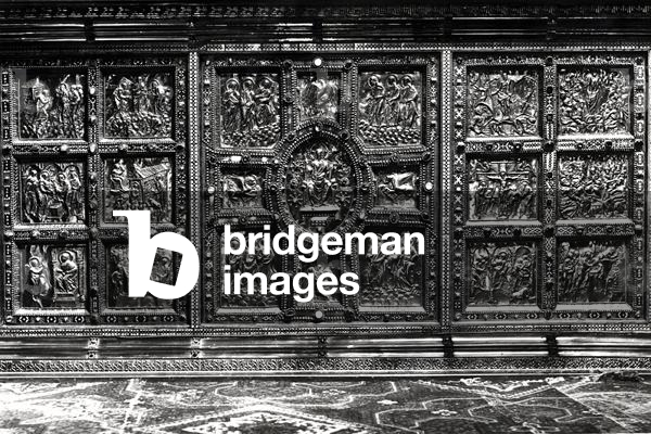 Front of the Wulvinius Altar, presented by Angilberto II in 835 (gold and enamel)