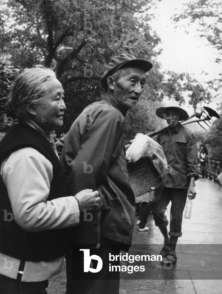 Portrait of an elderly couple in Hangzhou (b/w photo)