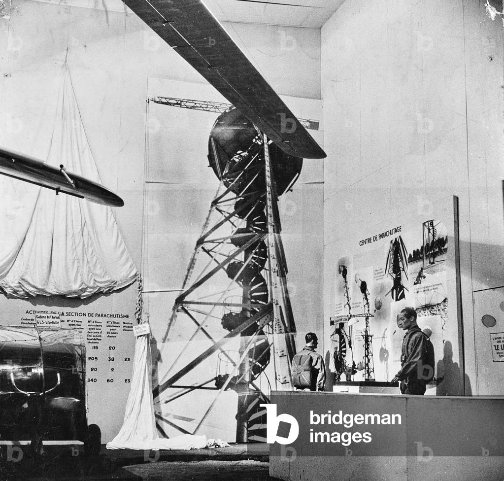 First Air Show in Paris after the war: aviorex parachutes are the only ones to be exposed as officially adopted parachute