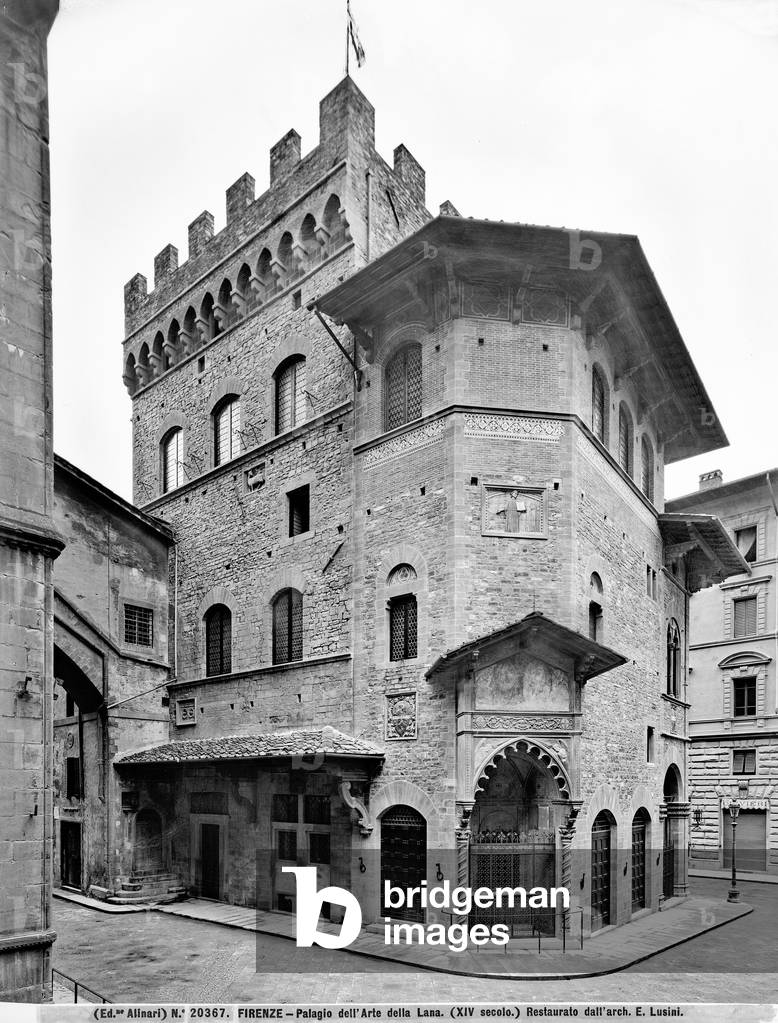 Angular view of the Palazzo dell'Arte della Lana, Florence, with the shrine of the Madonna della Tromba.