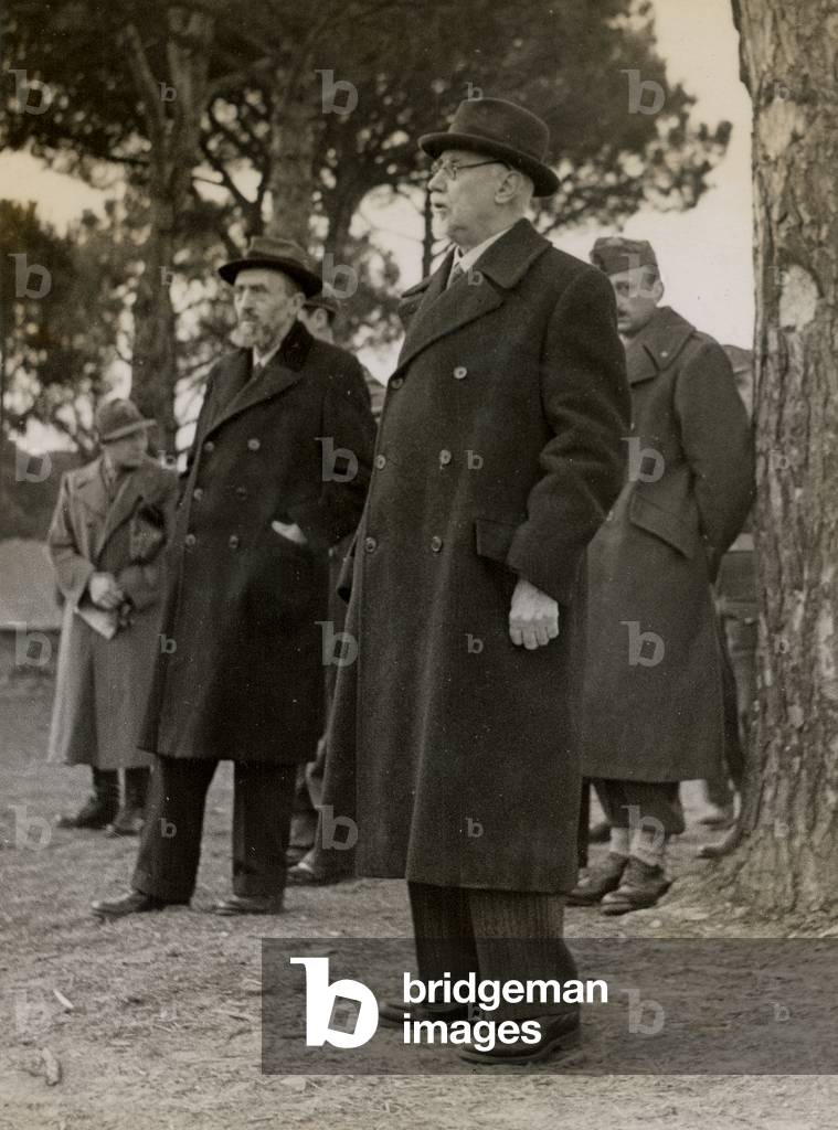 Bonomi visits Patriots: Bonomi and Italian Officials at Cassino, Frosinone, 15/03/1945 (b/w photo)