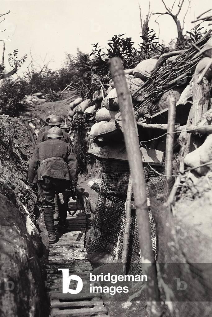 Italian soldiers in a trench of Podgora during World War I (b/w photo)