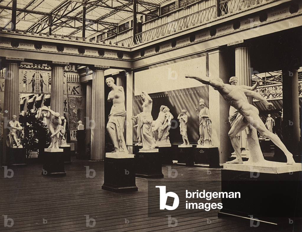 Venus di Milo on display in the center of a Greek style courtyard reproduced in the Crystal Palace, London