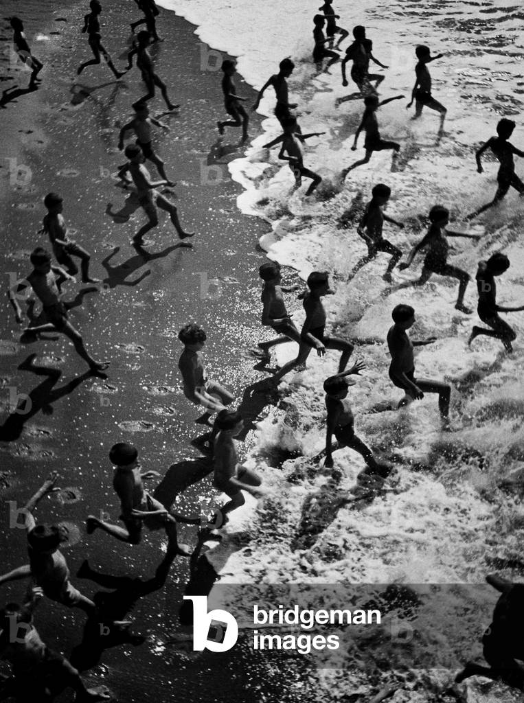 Meeting with the ocean, children from a summer resort