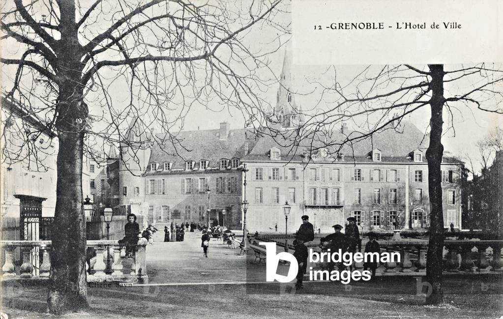 Animated view of Grenoble with the Hôtel de Ville in the background; postcard