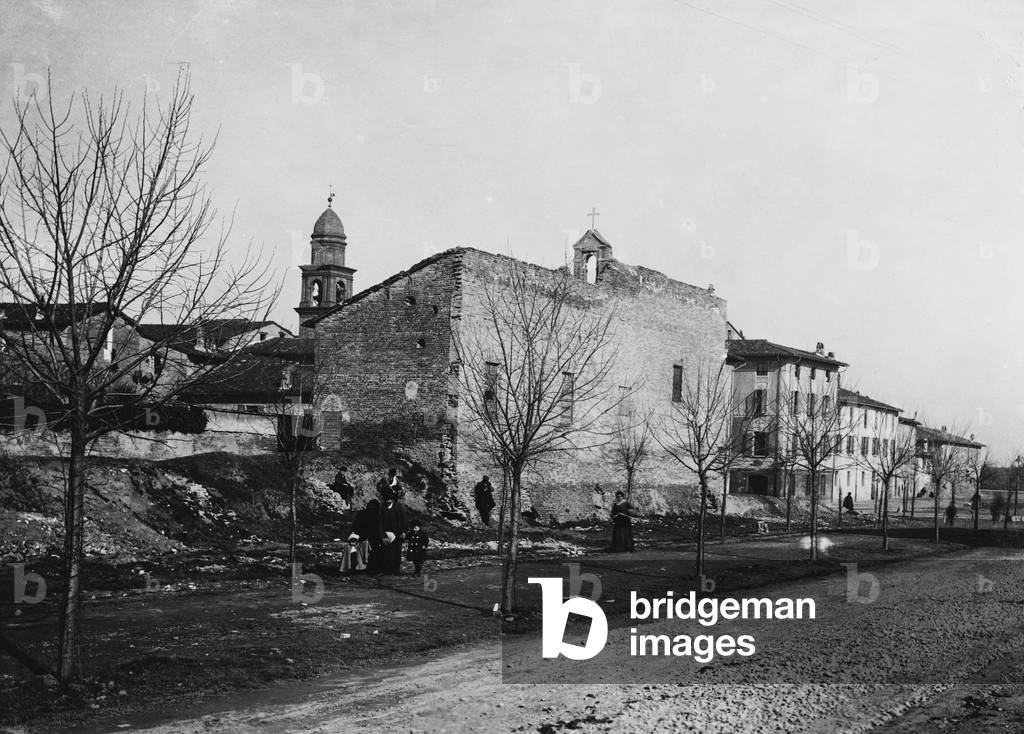 Ancient view of a Imola street; behind a building you can see the steeple of the Church of the Servants: photographic reproduction of 1963