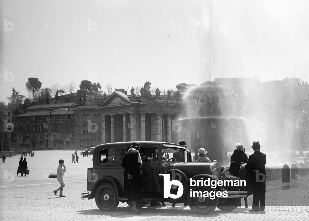 Group by car in St. Peter's Square