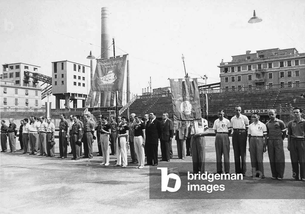 Fifth Centennial of the birth of Christopher Columbus - Colombiadi Sportive in Genoa: the salute ritual of the bocce teams participating in the Fourth International Bocce Tournament of San Pietro