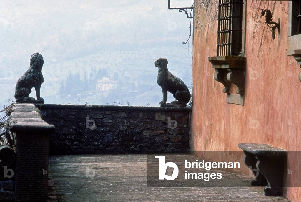 Panorama of the terrace of the Villa of Vignamaggio, around Greve in Chianti, Italy (photo)