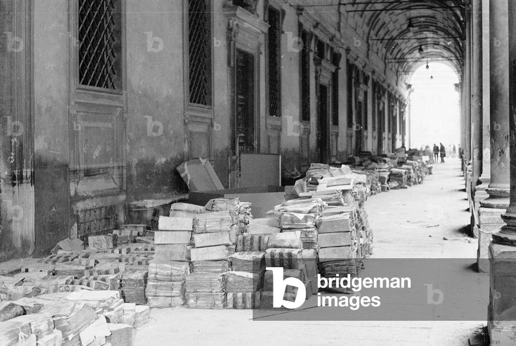Portico of the Uffizi after the flood of Florence, November 1966 (b/w photo)