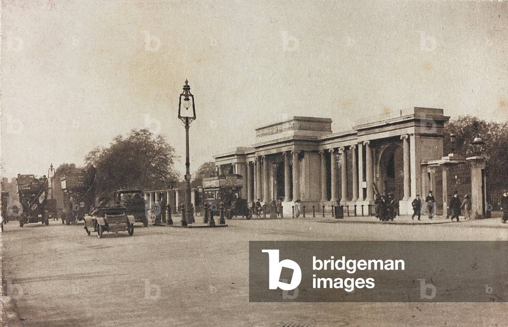 Busy view to Hyde Park Corner in London