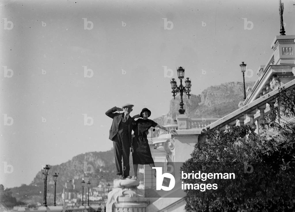 Portrait of a couple posing on a flight of steps on the seafront of Montecarlo, 28/09/1924 (b/w photo)