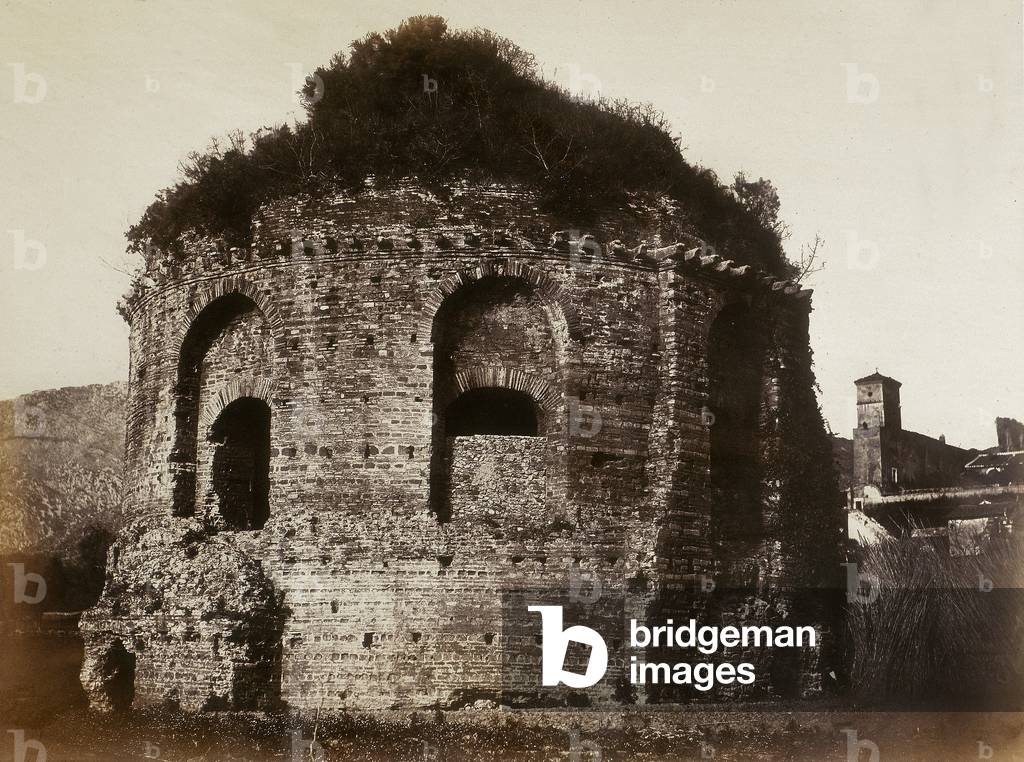 Photographic pictures of Rome: apsis in the Temple of Castor and the Piazza d'Oro in Hadrian's Villa at Tivoli