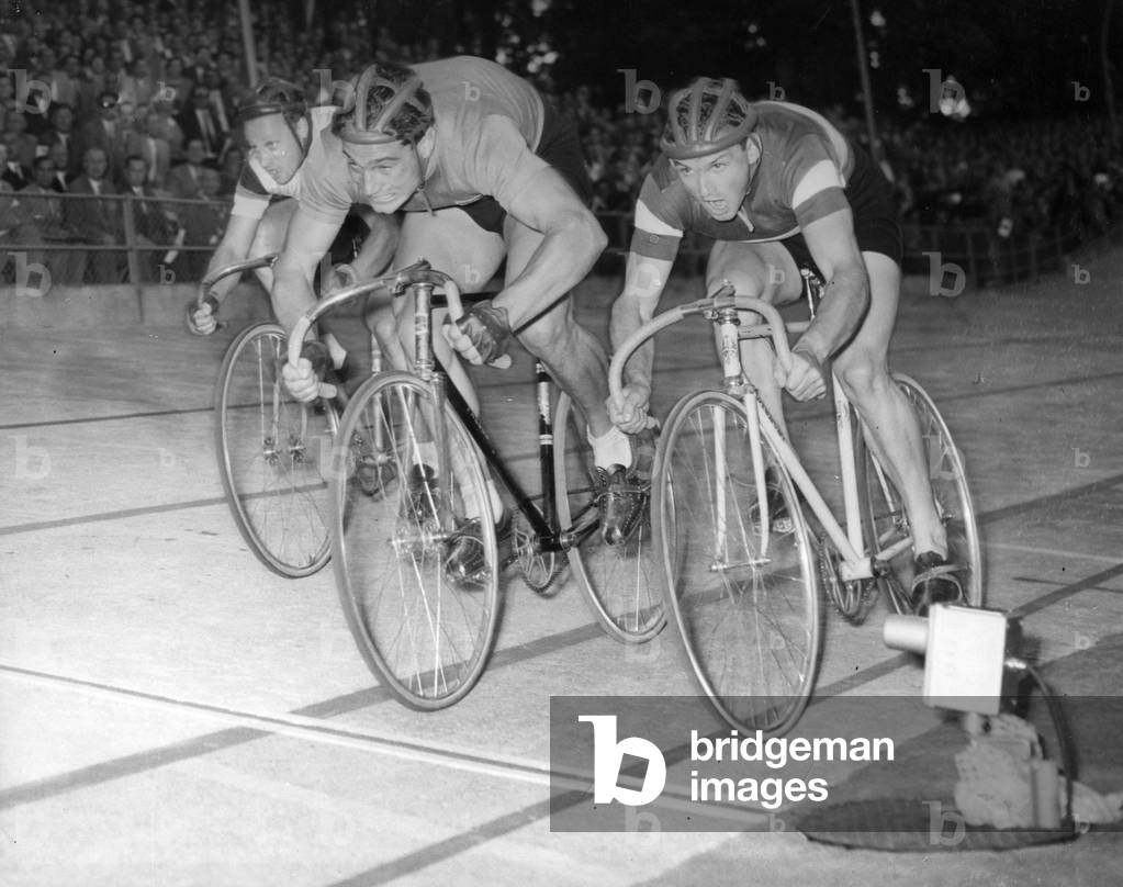 cycling, the arrival of morettini with pinarello and potzernhein in Zurich, 1953