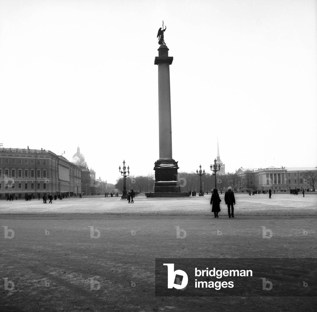 Palace Square in St. Petersburg (b/w photo)